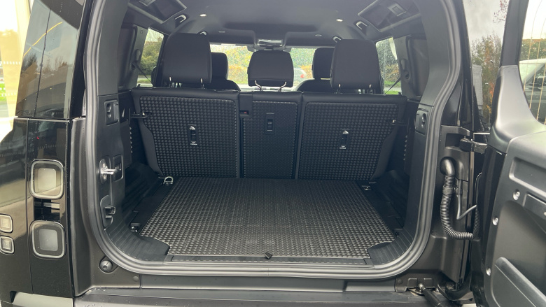 Land Rover Defender 3.0 D250 X-Dynamic SE 110 5dr Auto Diesel Estate